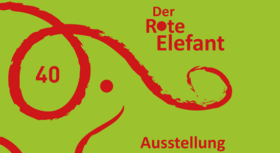 Der stilisierte Kopf eines Elefanten - mit roten Strichen gemalt - wird auf grünem Grund abgebildet. Der Elefant befindet sich auf der linken Seite und schaut nach rechts. Auf der rechten Seite des Bildes stehten in roten Buchstaben "Der Rote Elefant" und Ausstellung. Im Ohr des Elefanten steht eine rote 40.