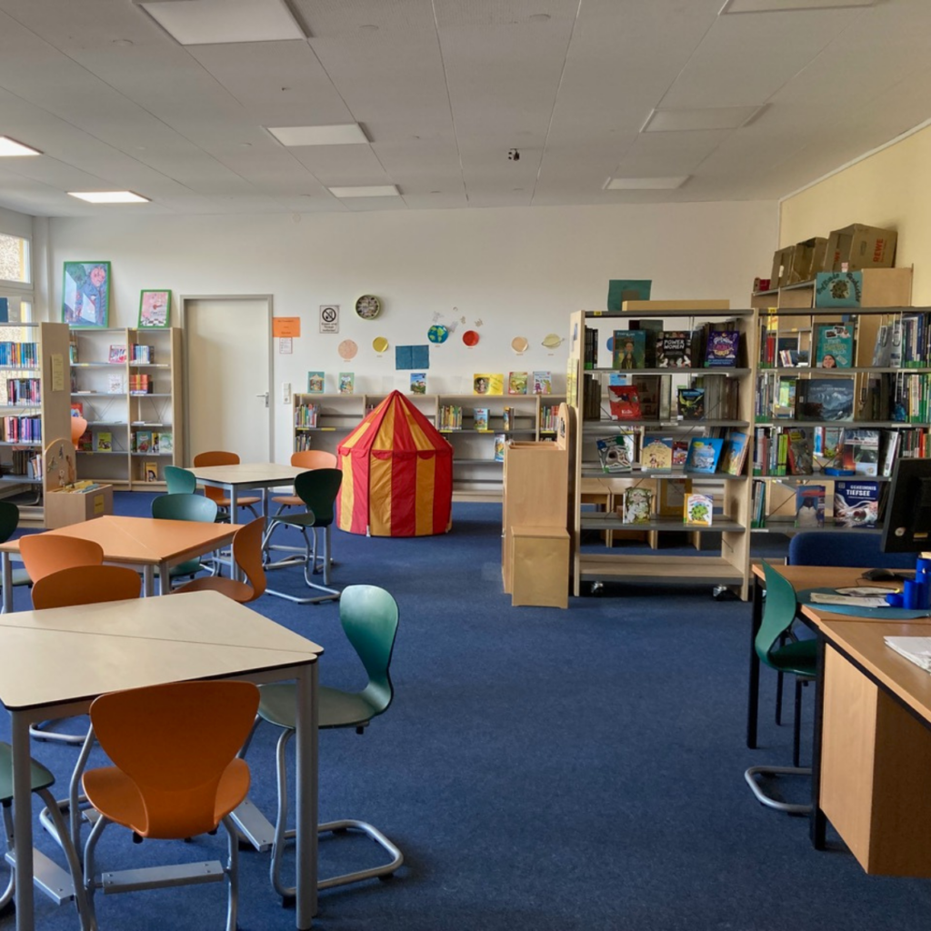 Einblick in die Schulbibliothek der Grundschule am Amalienhof