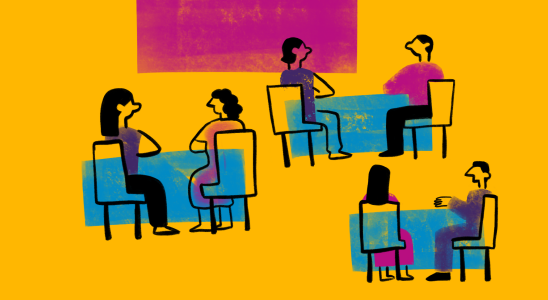 Gelber HIntergrund, im Vordergrund im Zeichenstil eine Tafel und drei Tische, an denen jeweils zwei Menschen sitzen und sich miteinander unterhalten